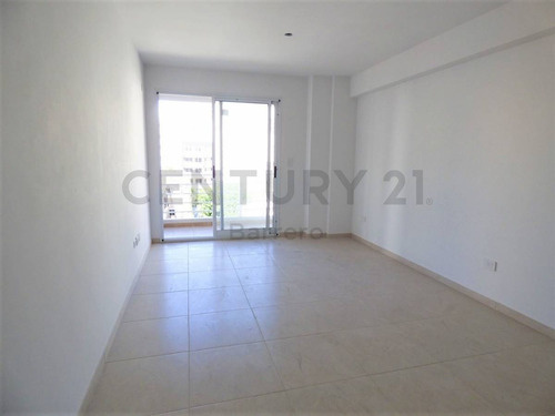 Imagen 3 de 30 de Impecable Tres Ambientes Con Dos Dormitorios En Suite Y Toilette A Estrenar