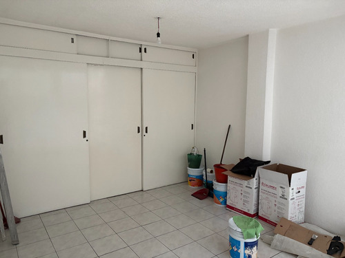 Loft Amplio Y Remodelado Sobre Circuito Interior, Ideal Para Vivir Cómodo