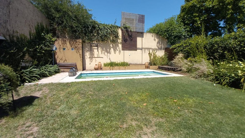 Casa 3 Dormitorios B° Los Naranjos. Pileta.cordoba
