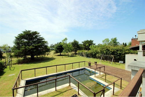 Exclusiva Casa 4 Dormitorios Lomas Tahona