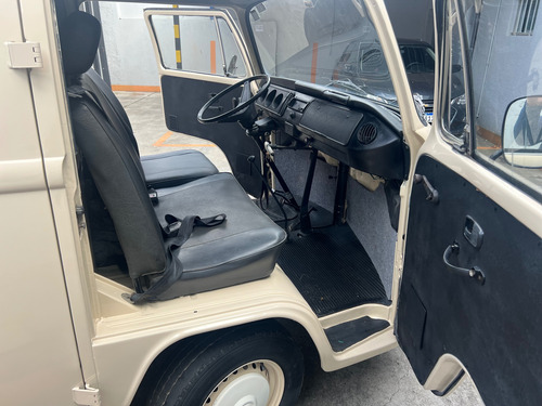 Volkswagen Kombi T2 Furgon