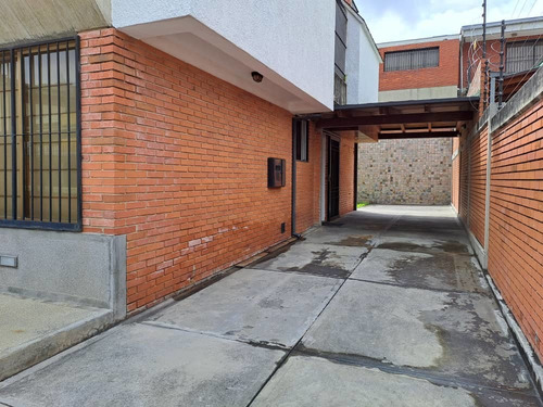 Imagen 26 de 28 de Se Vende Casa 264m2 5h+s/5b/4p Colinas De Santa Monica 6191