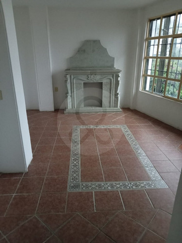 Amplia Casa De 270m2 | 4 Recámaras | 4 Baños | 3 Estacionamientos | Col. Aurora