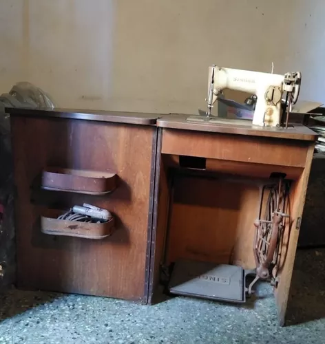 Máquina Singer con mueble - Antiguedades El Apaño