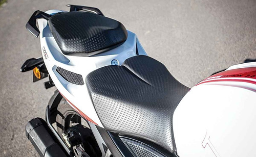 Imagen 6 de 25 de Moto Tvs Rtr 200 4v 2.0 Blanco By Beta Puesta En La Calle!!!