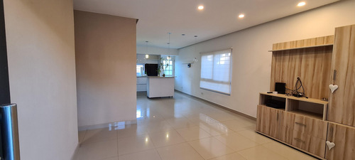 Casa En Venta Haedo 3 Amb Reciclada A Nuevo Con Jardín, Suite Y Cochera