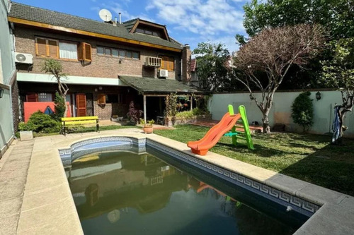 Casa En Venta - 4 Dormitorios 4 Baños - Cocheras - 330mts2 - La Matanza