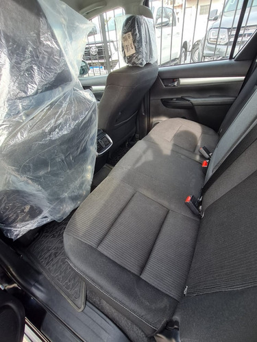 Imagen 13 de 15 de Toyota Hilux Srv 4x2 2019