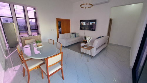 Casa De 1 Nivel Con 2 Habitaciones Y 3 Baños En Downtown Punta Cana.