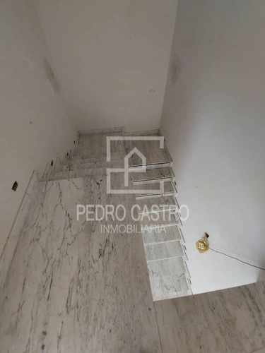 Imagen 17 de 23 de Pedro Castro Inmobiliaria Ofrece En Venta Town House En Conjunto Residencial Los Saltos, Alta Vista, Puerto Ordaz #@pedro_castroj #somosinmobiliaria #inversion #zonaexclusiva #plusvalia #asesoresenpzo