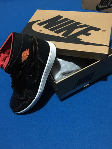 Sneakers / Jordan 1