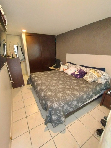Departamento En Planta Baja, Distribuido En Dos Niveles Con Terraza.