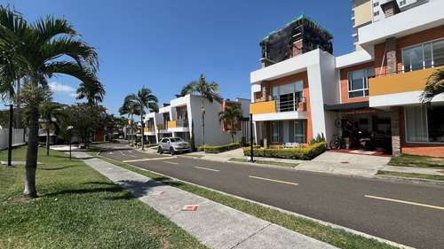 Venta De Hermosa Casa Medianera Villa Sol La Villa Pereira