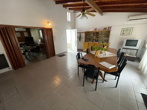 Casa Impecable Mas Local En Venta Cabildo Al 400