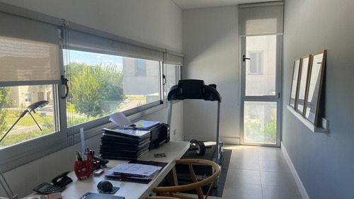 Venta De Casa Moderna 6 Amb. En El Country El Rocio Canning