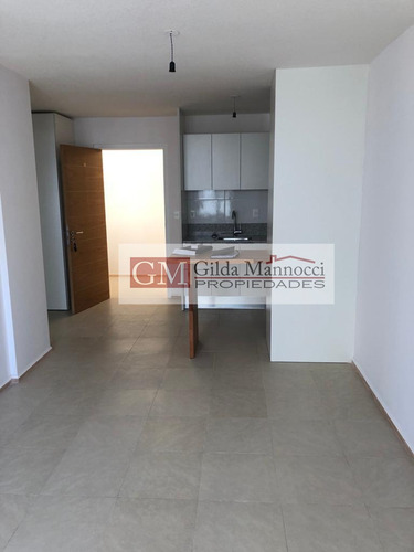 Impecable Apartamento En Venta En Tres Cruces. Con Renta