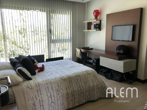 Casa En Venta En St. Thomas Canning | Triple Lote