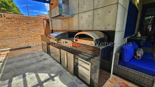 En Venta Impresionante Casa Ubicada En La Urbanización La Floresta 24-27529
