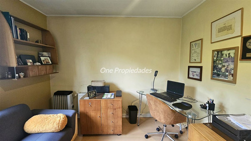 Casa En Venta De 4 Dorm.3 Baños Estar Servicio En Las Condes