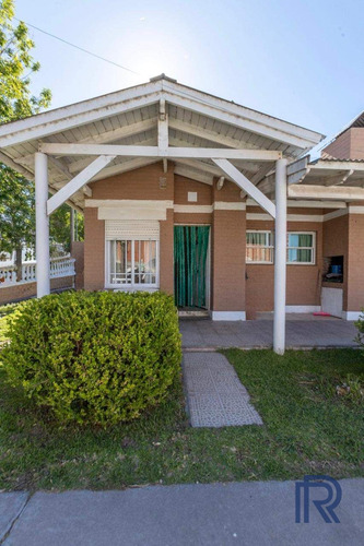 Venta Cabaña 15 Dormitorios Monte Hermoso Con Cochera