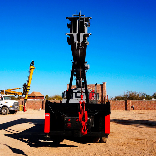 Grúa Titán Sterling National 26 Ton 2002