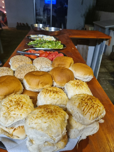 Servicio De Mozos Asadores Catering Alquiler De Vajilla