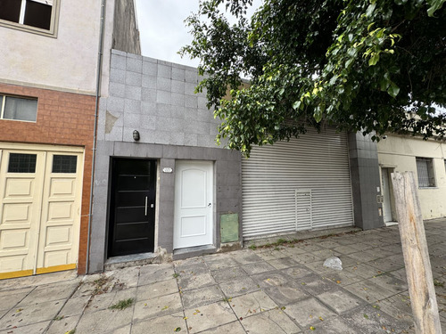 Venta De Local Con Vivienda En Flores