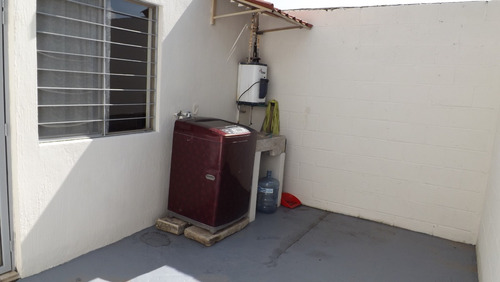 Casa Amueblada En El Fraccionamiento Las Terrazas, Acceso Controlado Al Ingreso, Portón Eléctrico En El Coto. Tlaquepaque, Jal.