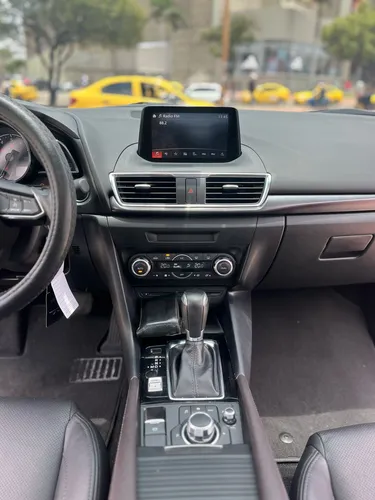 Mazda 3 GRAND TOURING 2.0 MT