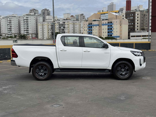 Toyota Hilux 2.8 D-4D TURBO DIESEL CD SR 4X4 AUTOMÁTICO