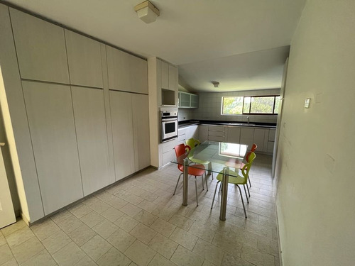 Imagen 13 de 30 de Se Vende Casa Actualizada 500 M2 5h/7b/3p La Boyera