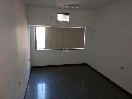 Sala, Qrts Para Para Aluguel, Com 30,00 M², No Santa Lúcia,vitória. - 331