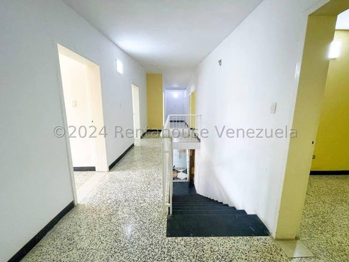Casa Comercial En Alquiler Chuao Mls #24-21398 Bm