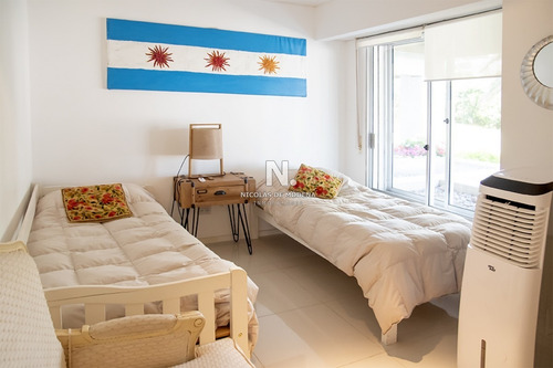Apartamento En Venta Con Vista Al Puerto- Ref: 2002