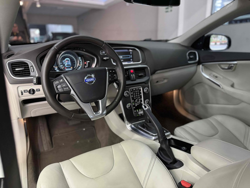 Volvo V40 2.0 T5 CROSS COUNTRY AWD TURBO GASOLINA 4P AUTOMÁTICO