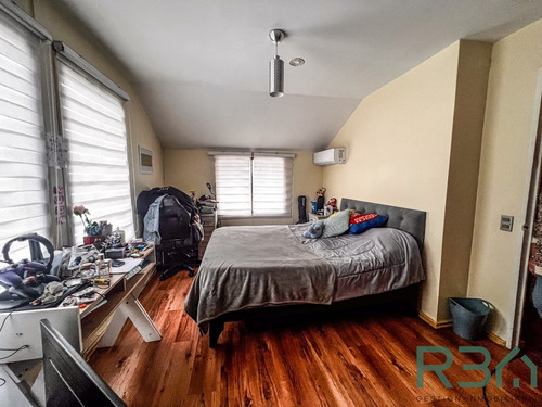 Gran Comodidad Y Ubicación, 4d+3b+servicios+piscina.