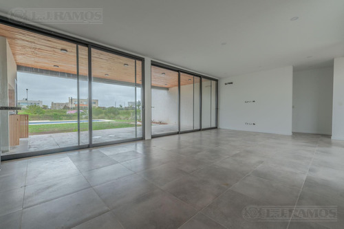Casa 4 Ambientes En El Canton Golf - Pg