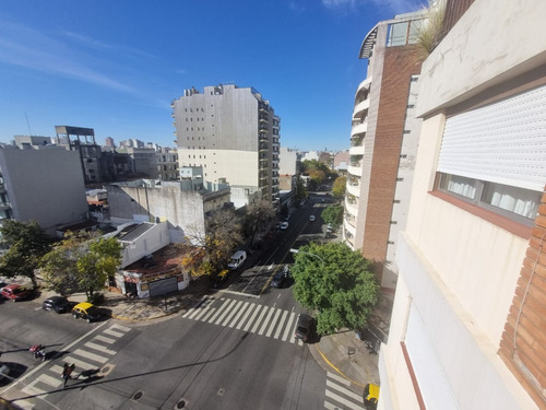 Departamento Impecable De 3 Ambientes Con Balcón Al Frente En Boedo