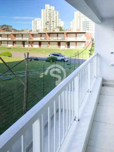 Apartamento 2 Dormitorios, Punta Del Este, Playa Mansa, Venta- Ref: 4358