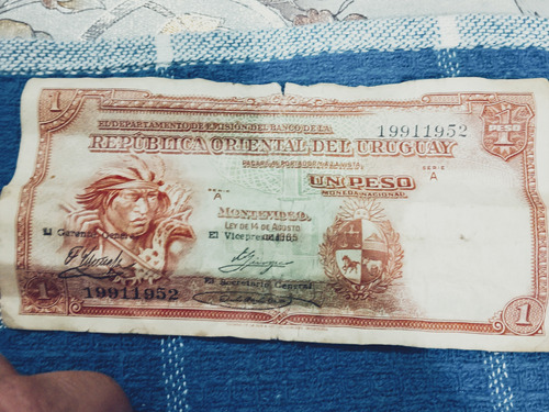 Vendo A Coleccionista ,1 Peso Uruguayo ,10 Mil Como Mínimo 