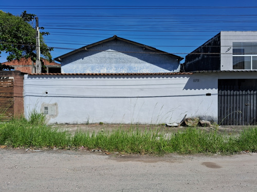 Casa Com 2 Dormitórios E Quintal Grande Na Praia
