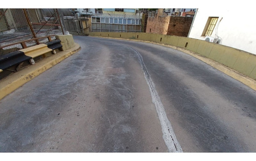 Imagen 3 de 9 de Oportunidad!!! Permuta De Cochera Centrica En Cordoba Por Vehículo