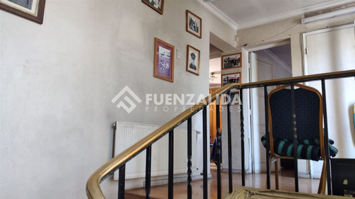 Casa En Venta De 3 Dorm. En Las Condes