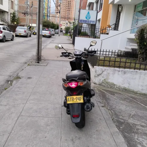Motor: Monocilíndrico De 4 Tiempos, Ohc, Con Refrigeración P