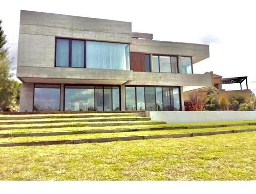Imagen 2 de 11 de Casa En Venta En Santa Catalina Con Salida Al Río. 8 Ambientes. Villanueva Tigre