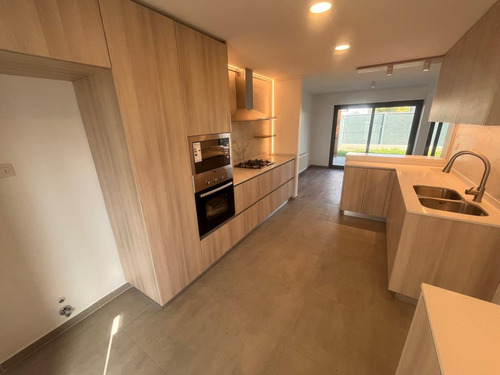 ¡remodelada! Vendo Casa 3d/3b/2est/ Altos Del Parque, Peñalo