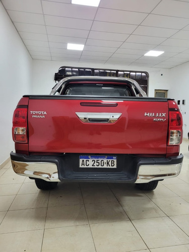 Imagen 7 de 17 de Toyota Hilux 2.8 Cd Srv 177 Cv 4x4 At