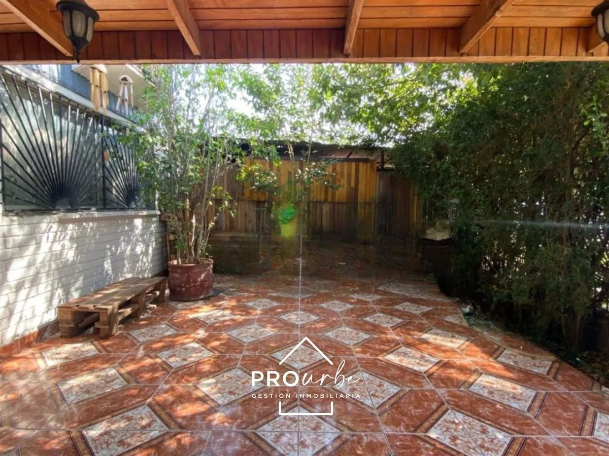 Imagen 2 de 16 de Casa En Venta De 5 Dorm. En Maipú