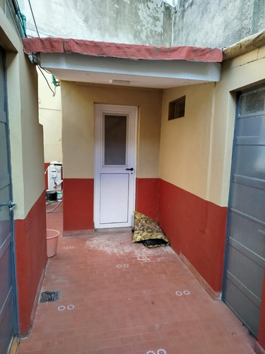 Alquiler Ph 1 Ambiente En Lomas Del Mirador Planta Baja Con Patio Muy Buen Estado