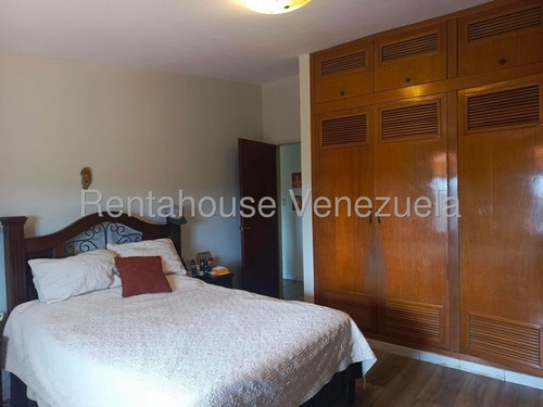 Casa Duplex En Venta Remodelada Con Espacio De Jardín Semi Amoblada Los Castores San Antonio De Los Altos Negociable